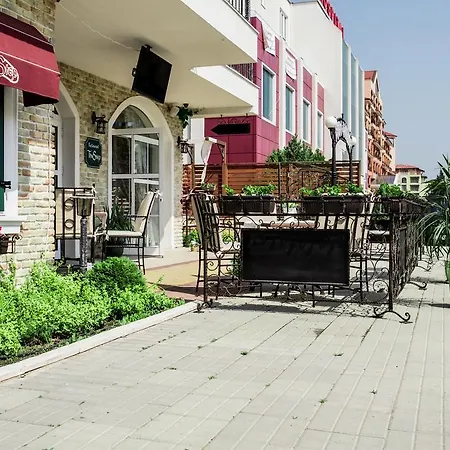 The Step Family Hotel 2*